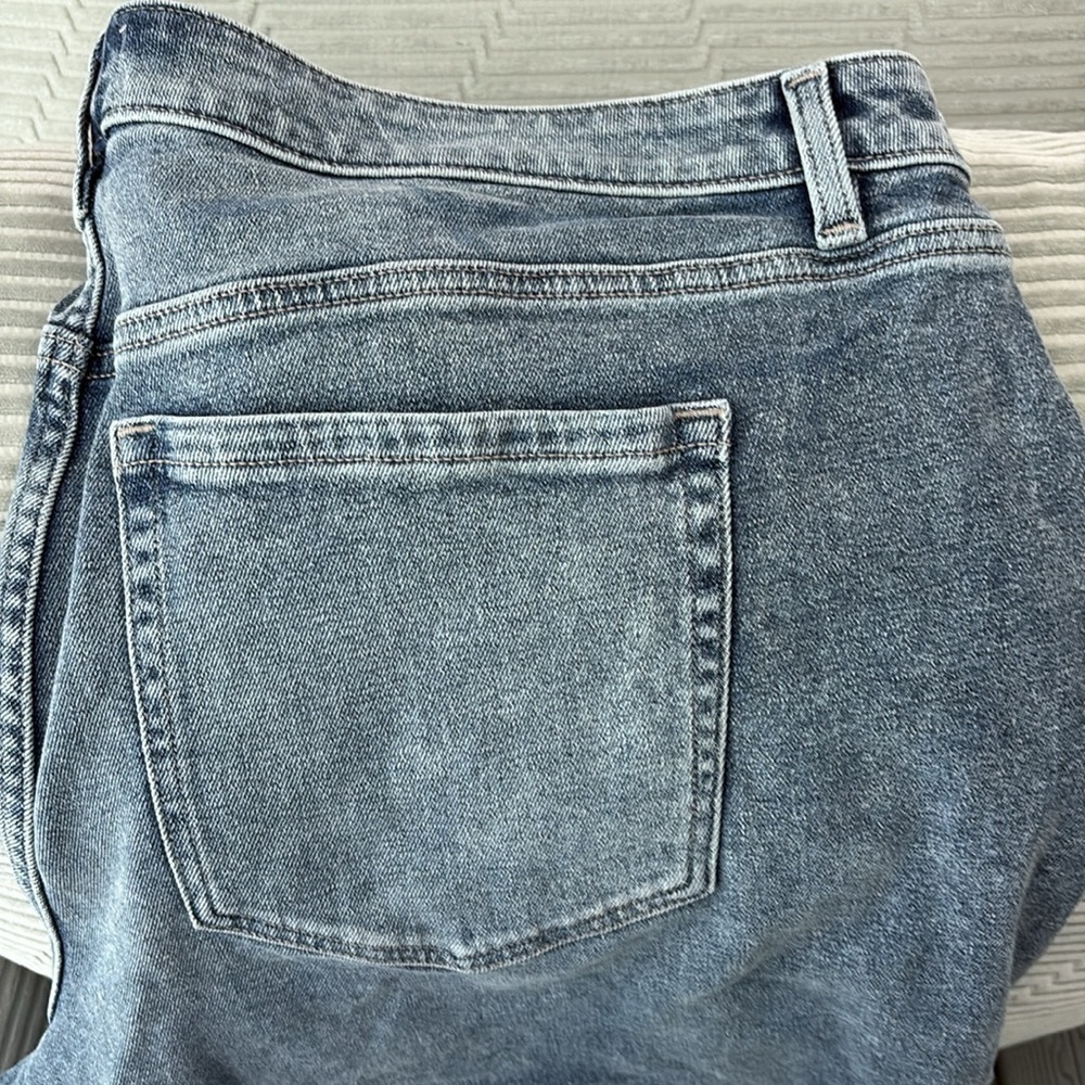 NWT Lane Bryant Distressed/Frayed Boyfriend Mid Rise Bermuda Shorts. Size 20 - Picture 5 of 15